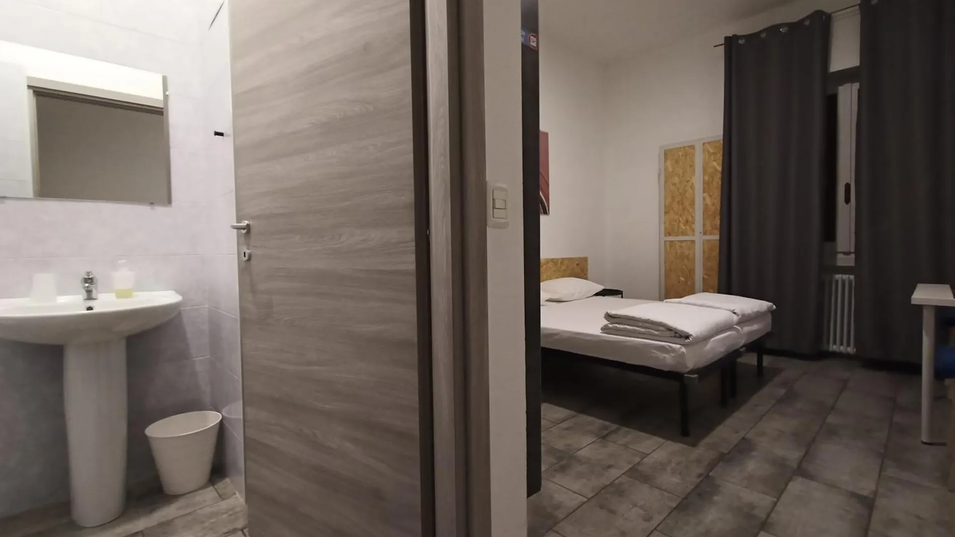 Airport Boulevard Guesthouse Grassobbio 0*,  Italy